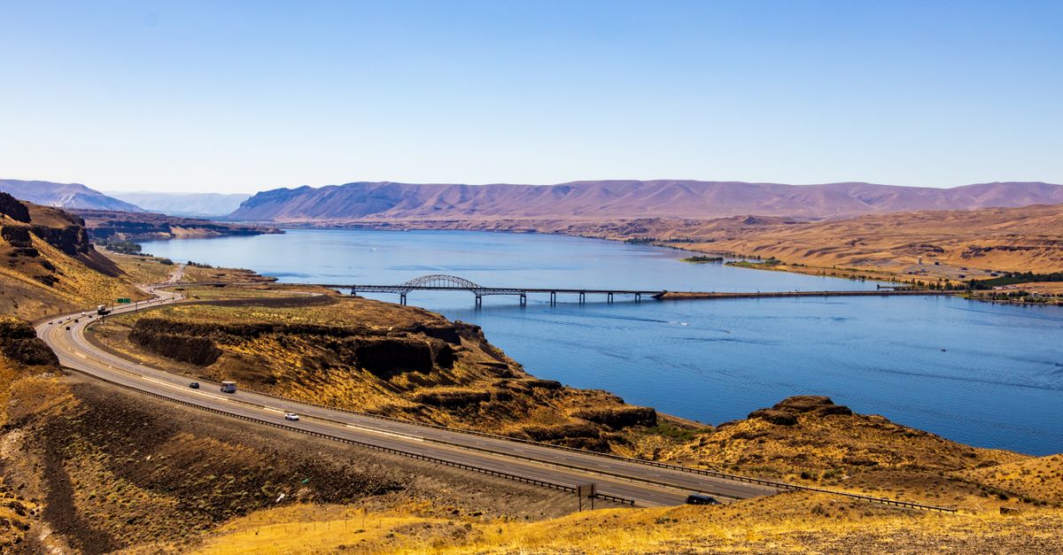 Breathtaking landscape of Columbia River and Vantage Bridge in Washington, USA.